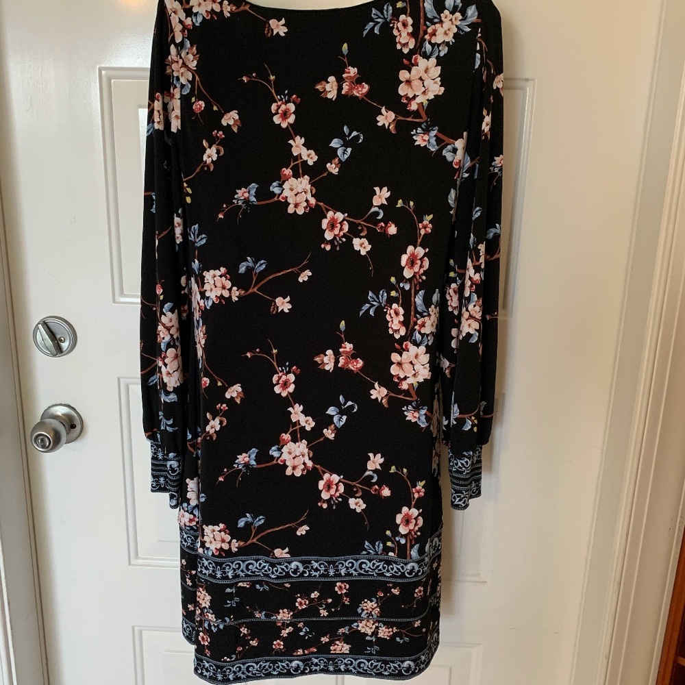 NWOT White House Black Market Floral Dress Cuffed - Picture 2 of 6